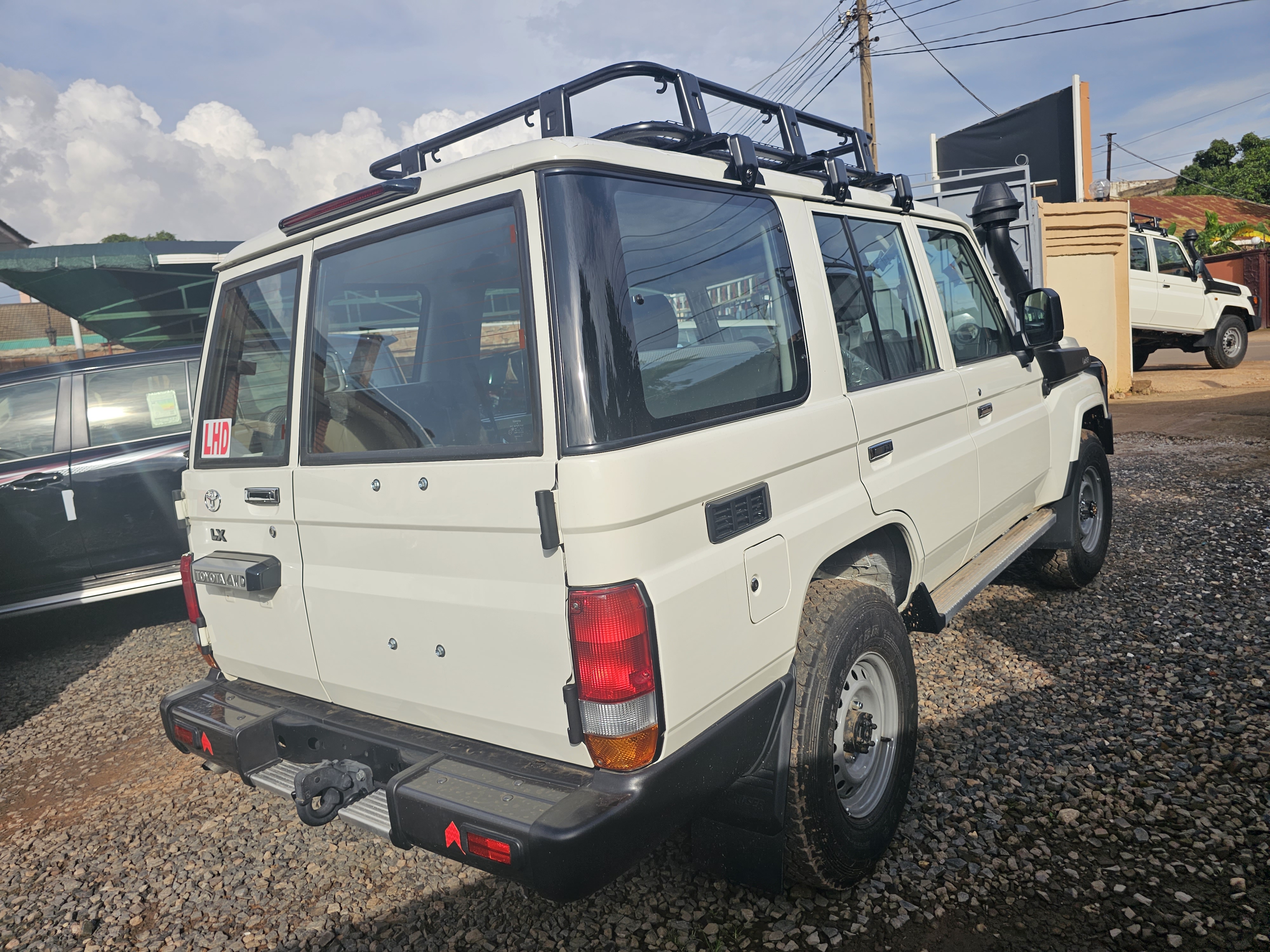 Toyota Land Cruiser LX - Excellent état - Image 3