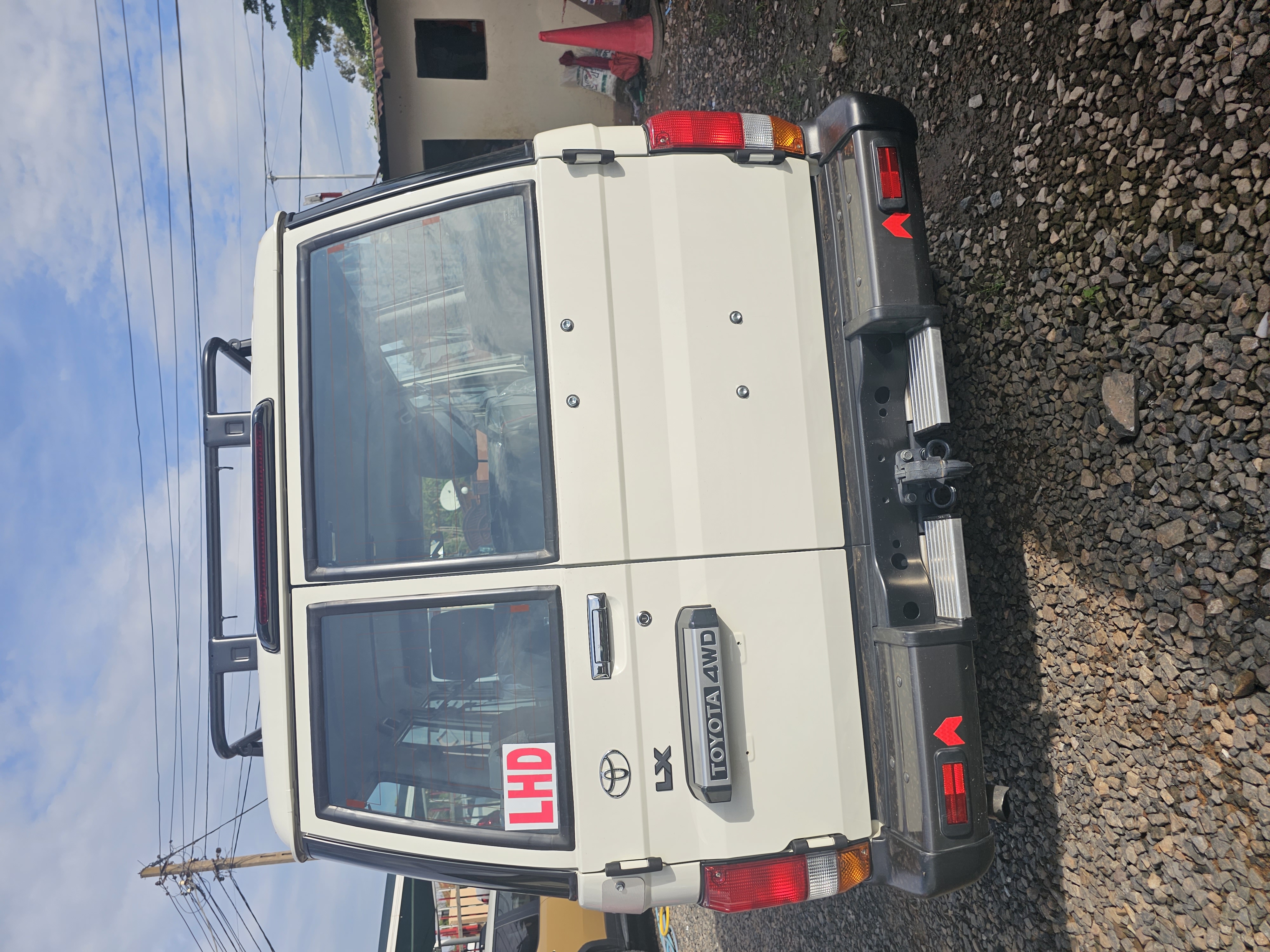 Toyota Land Cruiser LX - Excellent état - Image 4