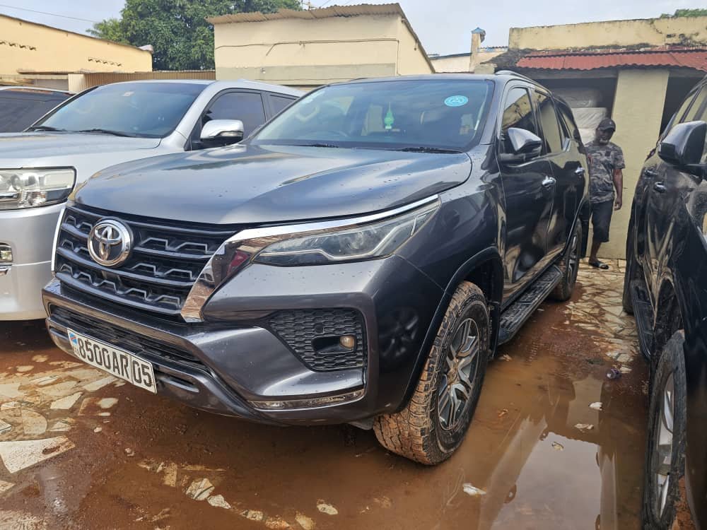 TOYOTA FORTUNER. 4X4. EXCLELLENT ETAT