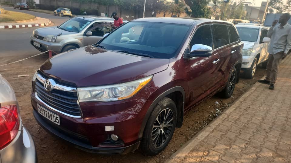 TOYOTA HIGHLANDER