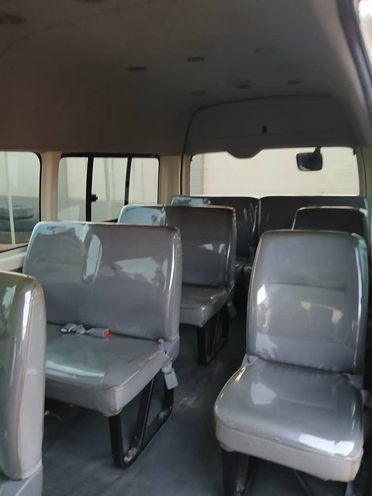 Toyota HiAce 2018 - Minibus 15 Places - Image 2