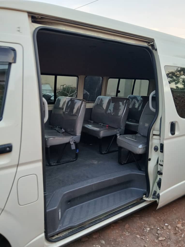Toyota HiAce 2018 - Minibus 15 Places - Image 4