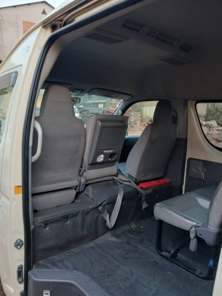 Toyota HiAce 2018 - Minibus 15 Places - Image 3