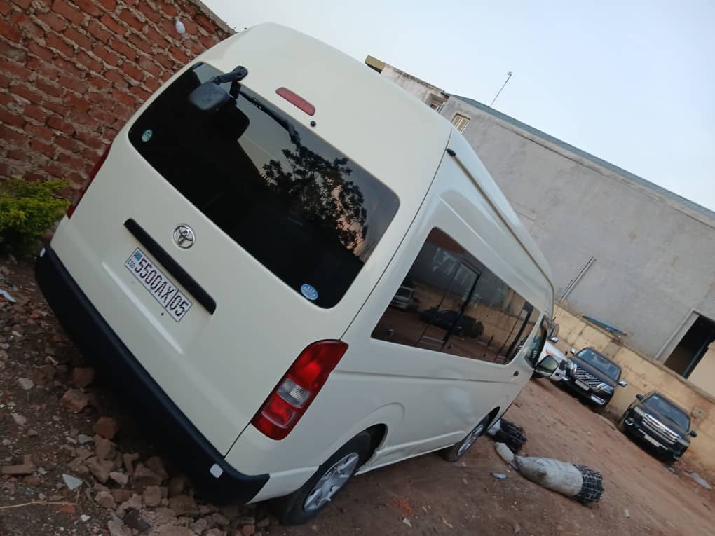 Toyota HiAce 2018 - Minibus 15 Places - Image 5