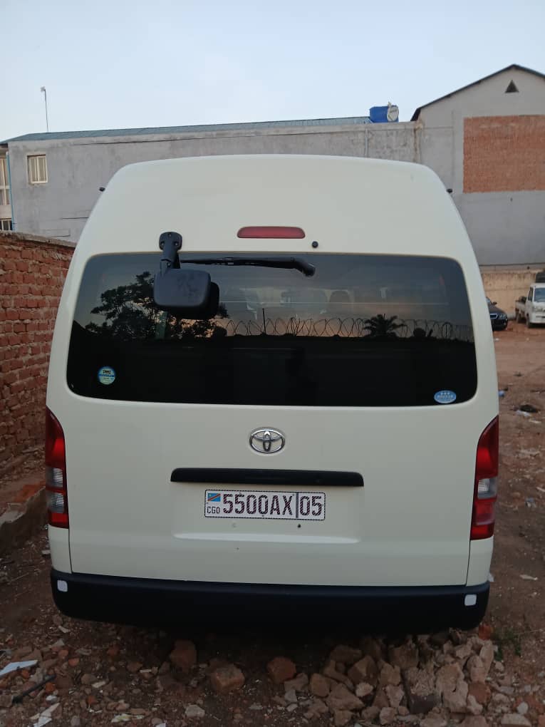 Toyota HiAce 2018 - Minibus 15 Places - Image 7