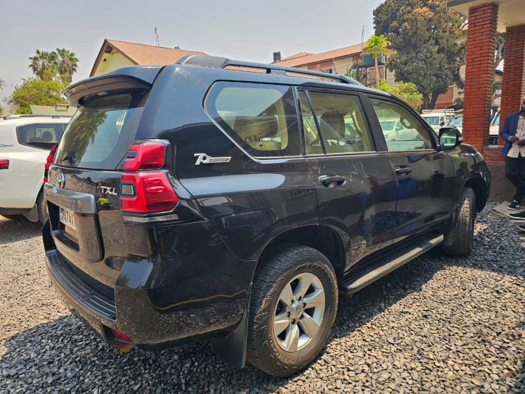 Toyota Prado TXL 2022 - Full Option - Image 13