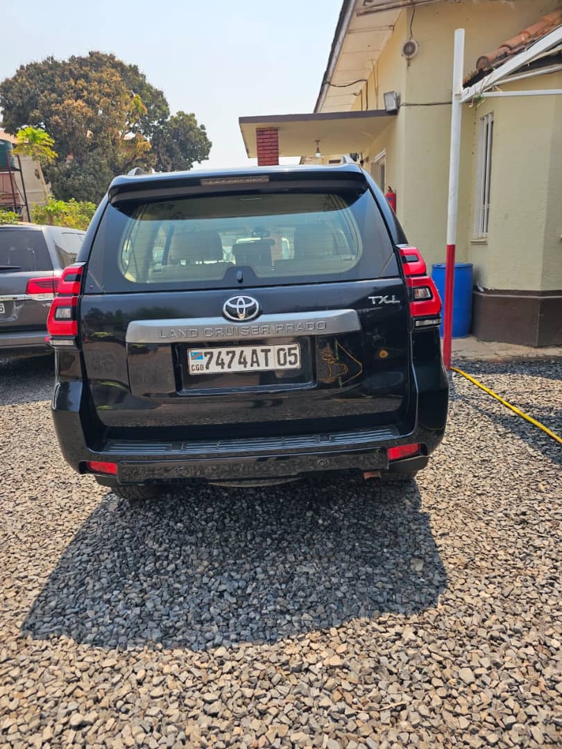 Toyota Prado TXL 2022 - Full Option - Image 9