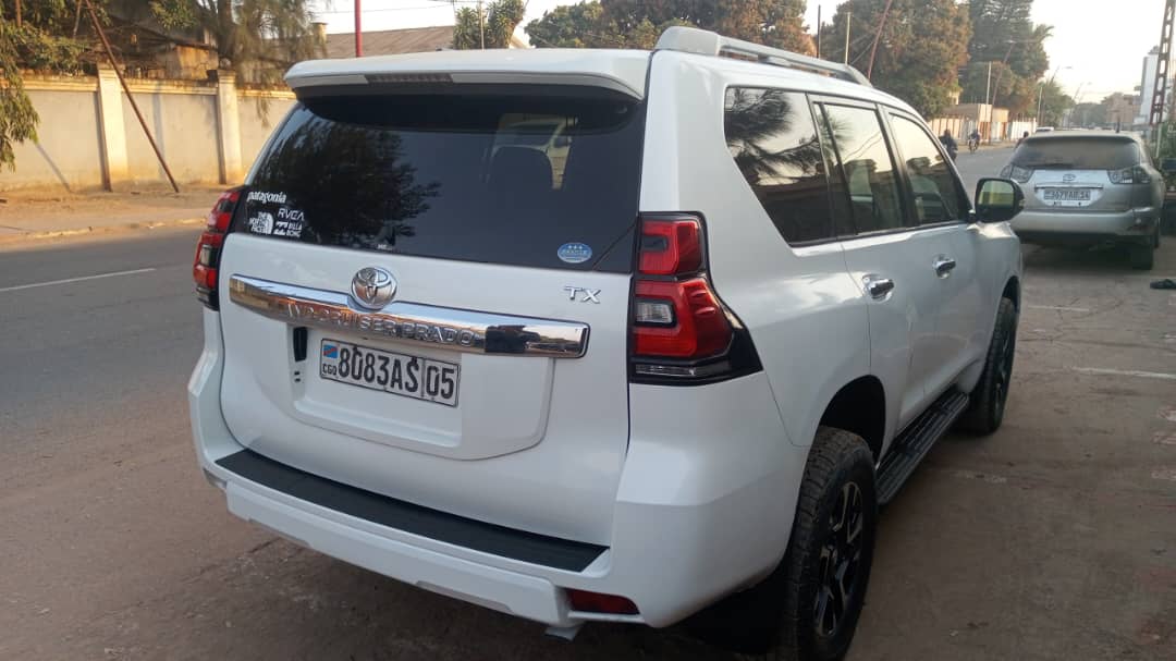 Toyota Prado TXL 2022 - Full Option - Image 2