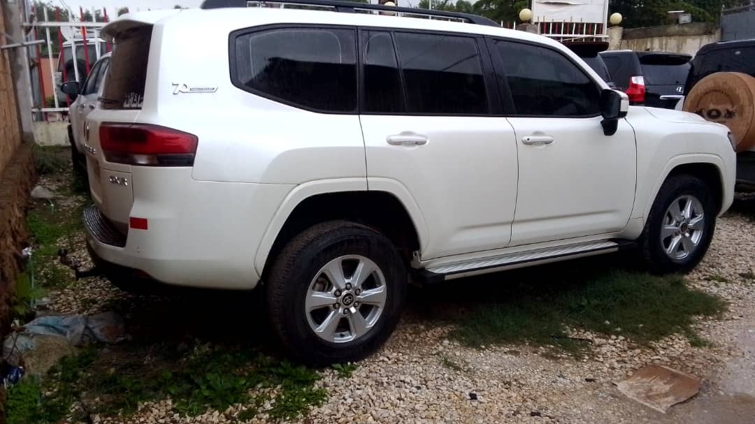 Toyota Land Cruiser 200 2017 - VX Premium - Image 7