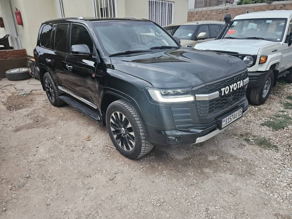 Toyota Land Cruiser V8 2023 - Import Japon - Image 3