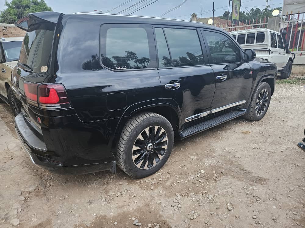 Toyota Land Cruiser V8 2023 - Import Japon - Image 4
