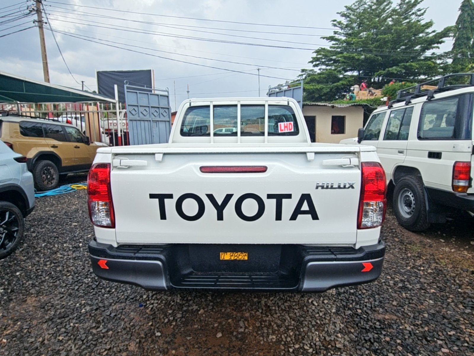 Toyota Hilux Basique - Excellent état - Image 2