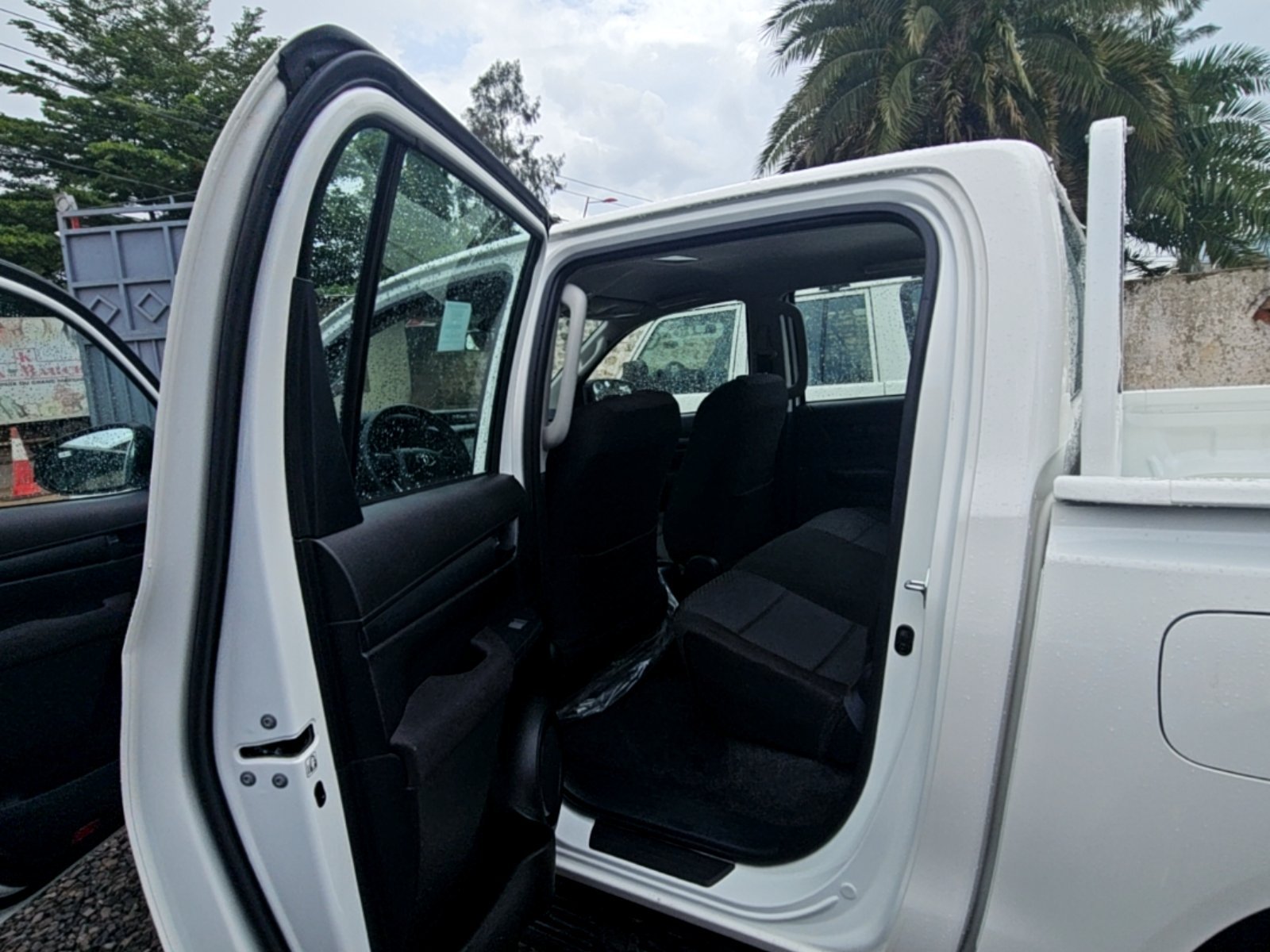 Toyota Hilux Basique - Excellent état - Image 6