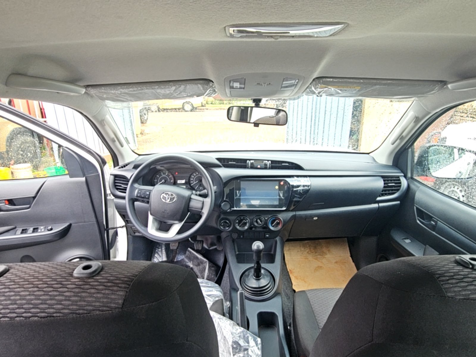 Toyota Hilux Basique - Excellent état - Image 7