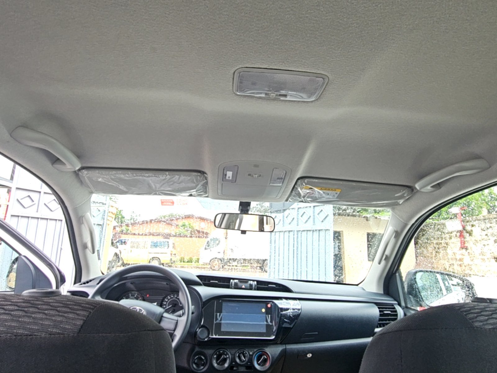 Toyota Hilux Basique - Excellent état - Image 8