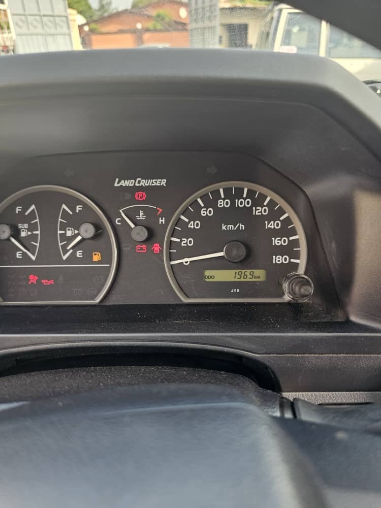 Toyota Land Cruiser - Excellent état, missionnaire, 4x4.  - Image 4