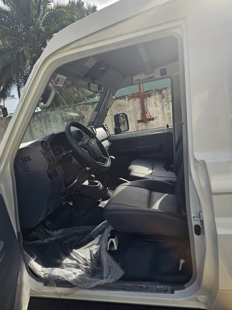 Toyota Land Cruiser - Excellent état, missionnaire, 4x4.  - Image 5