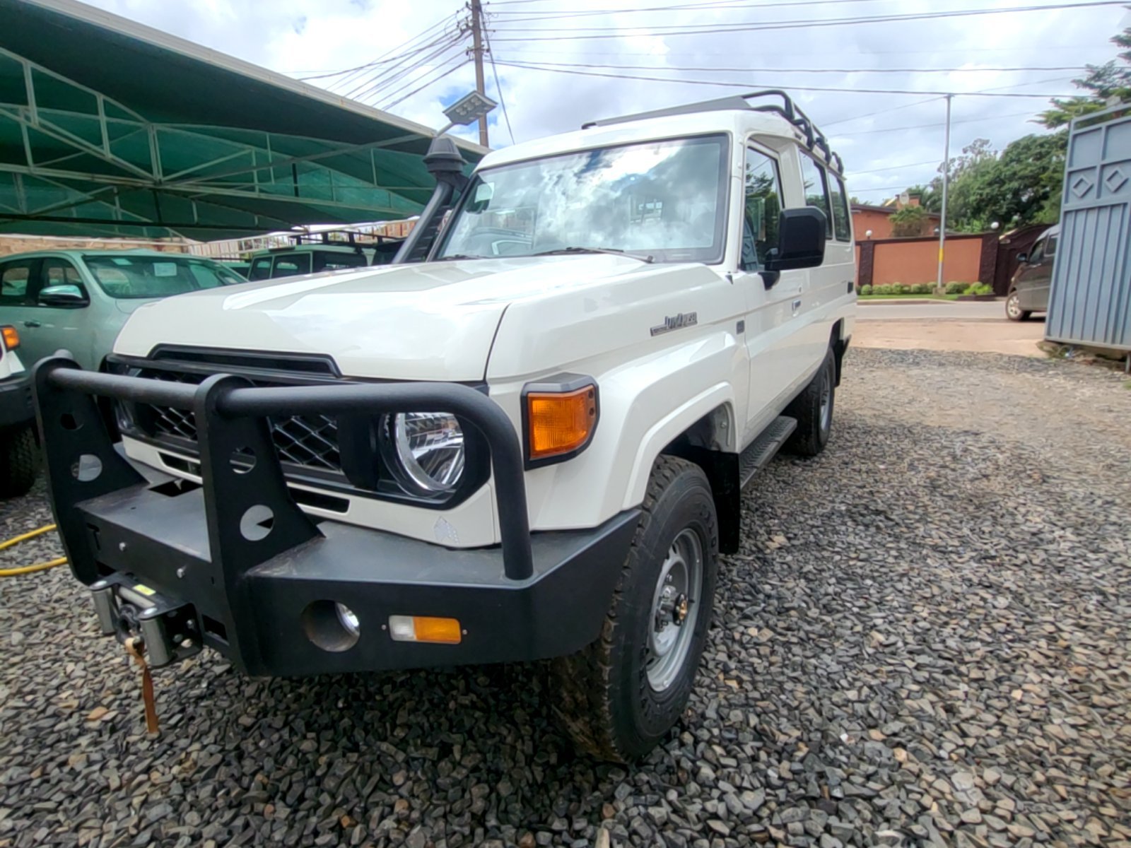 Toyota Land Cruiser missionnaire 4x4 - Excellent état - Image 4