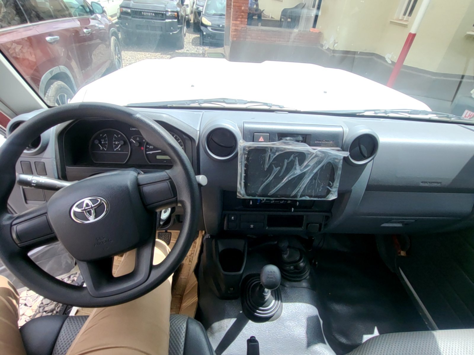 Toyota Land Cruiser missionnaire 4x4 - Excellent état - Image 7