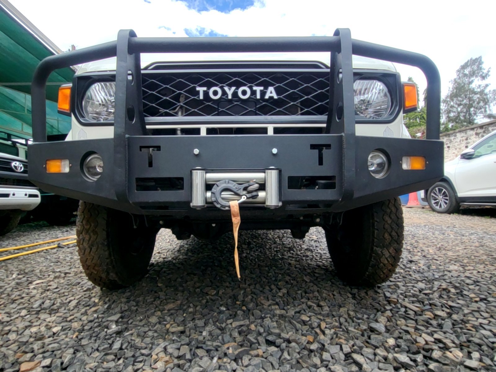 Toyota Land Cruiser missionnaire 4x4 - Excellent état - Image 8