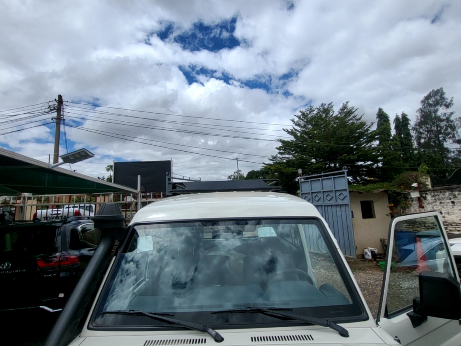 Toyota Land Cruiser missionnaire 4x4 - Excellent état - Image 9