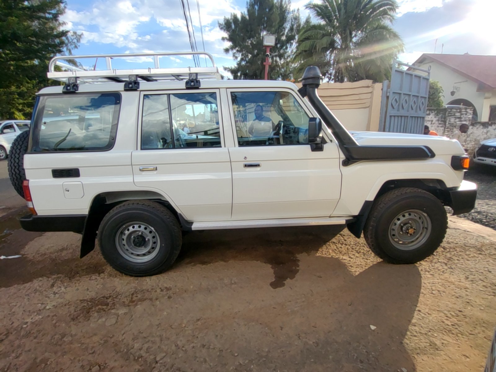 Toyota Land Cruiser 2025 - Excellent état - Image 2