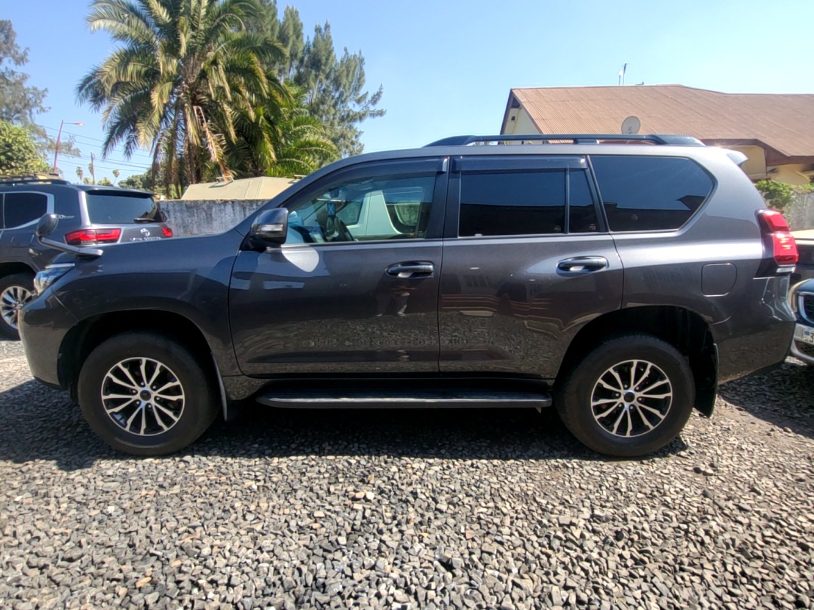 Toyota Prado 2022 TXL - Excellent état - Image 3