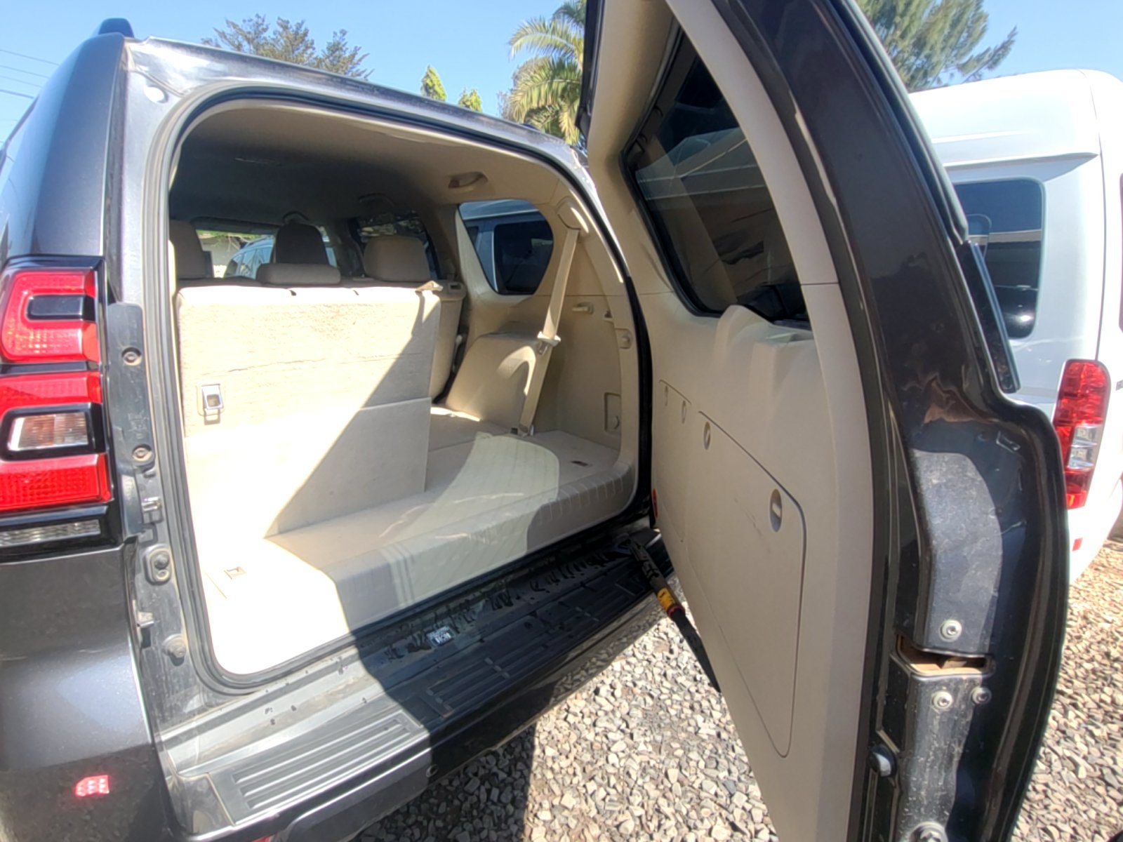 Toyota Prado 2022 TXL - Excellent état - Image 7