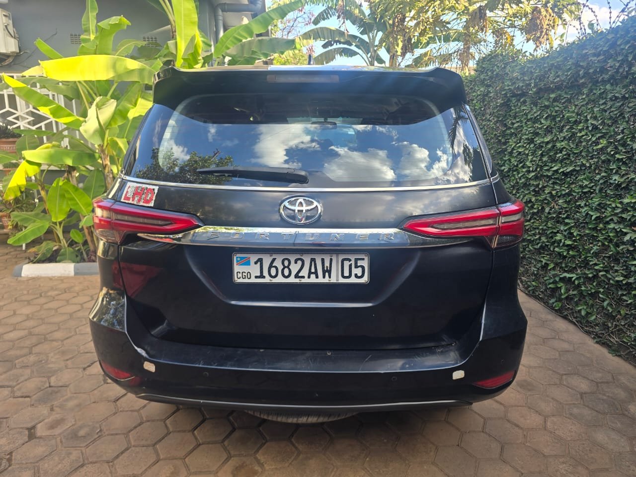 Toyota Fortuner 2022 noire - Excellent état - Image 2