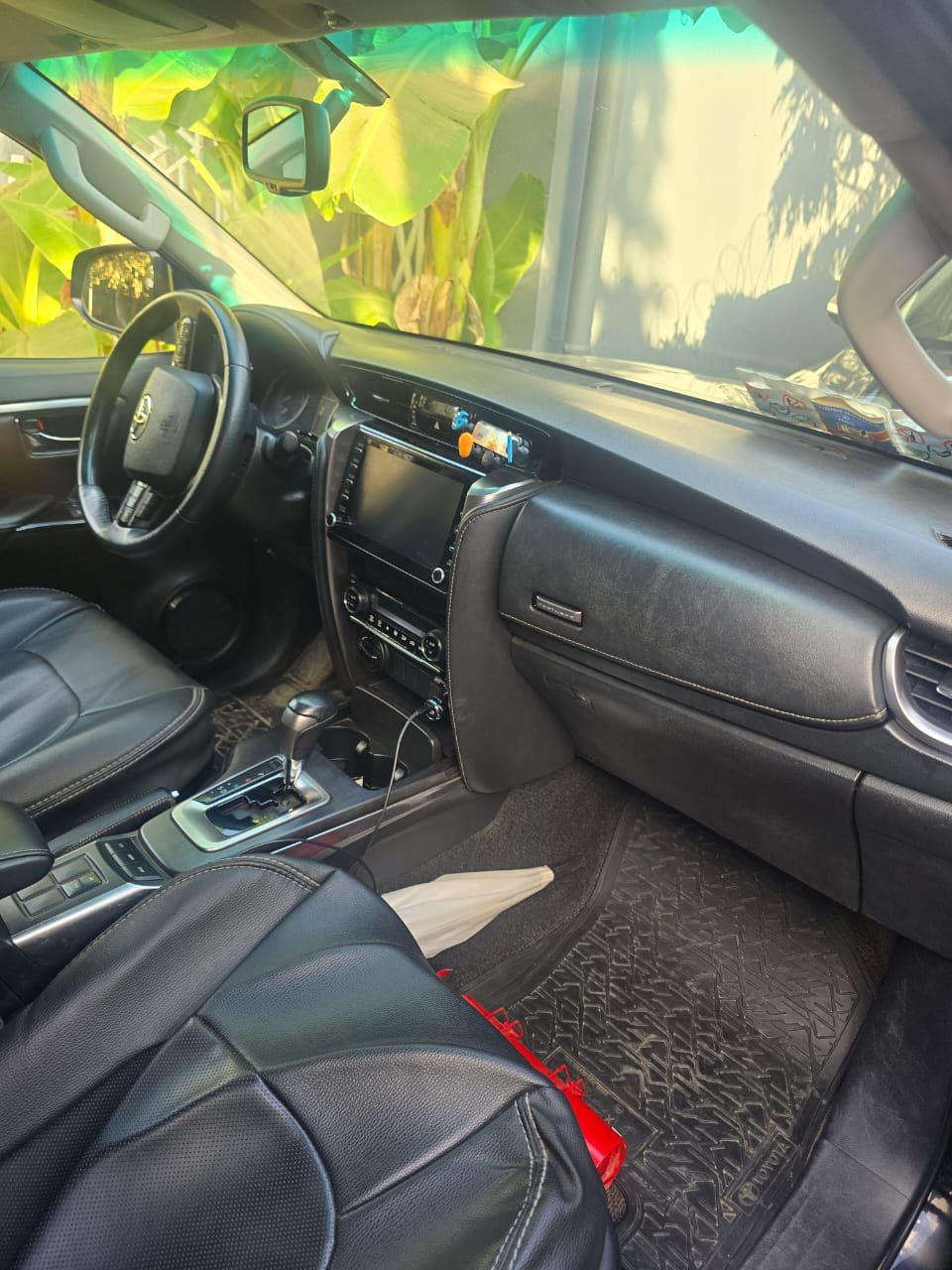 Toyota Fortuner 2022 noire - Excellent état - Image 4