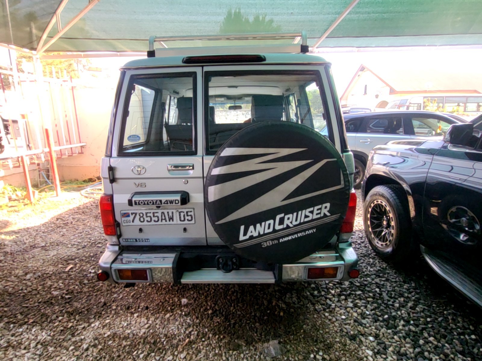 Toyota Land Cruiser LX 2015 - Excellent état - Image 2