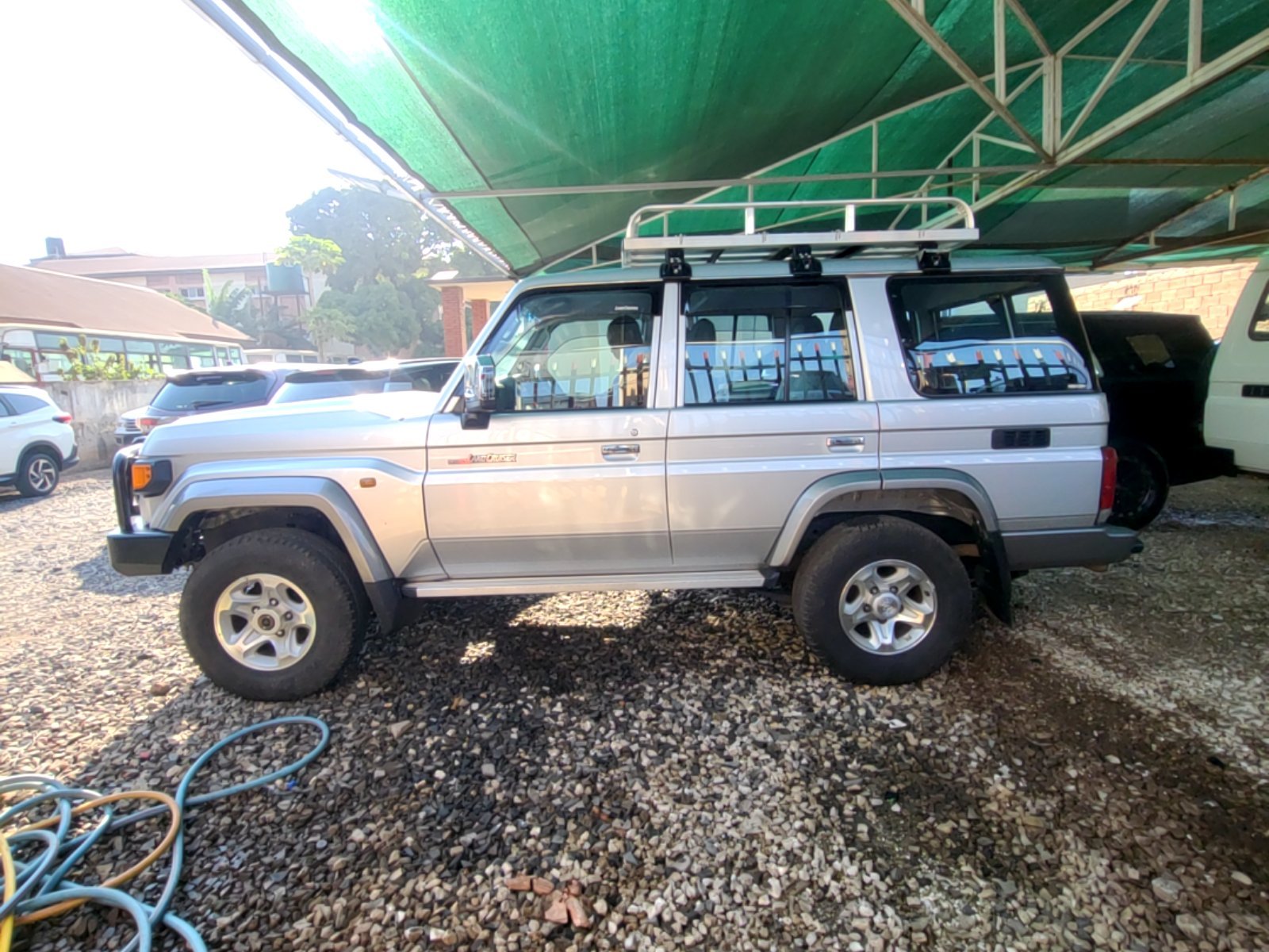 Toyota Land Cruiser LX 2015 - Excellent état - Image 3