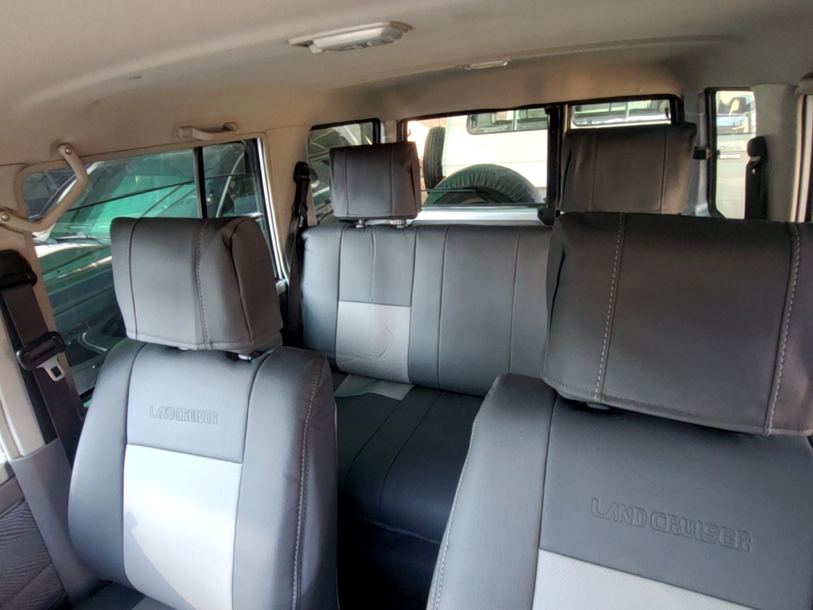 Toyota Land Cruiser LX 2015 - Excellent état - Image 6