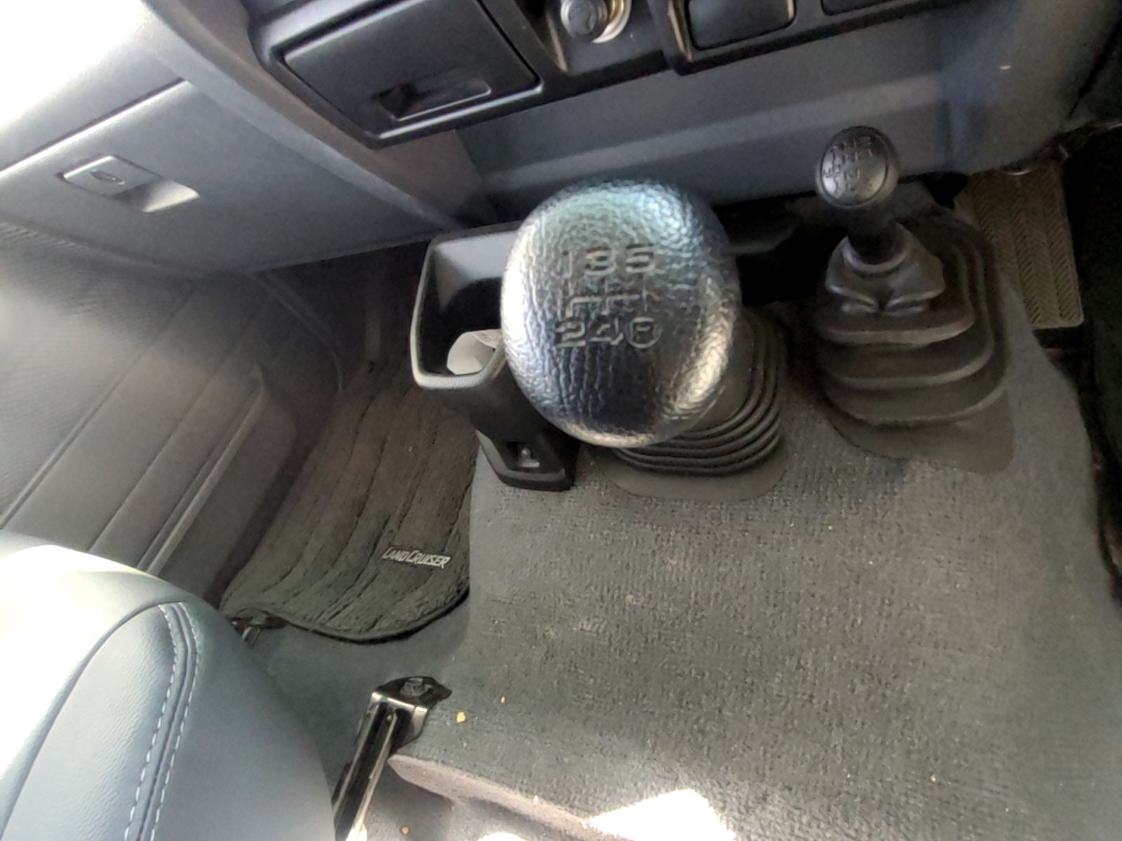 Toyota Land Cruiser LX 2015 - Excellent état - Image 12
