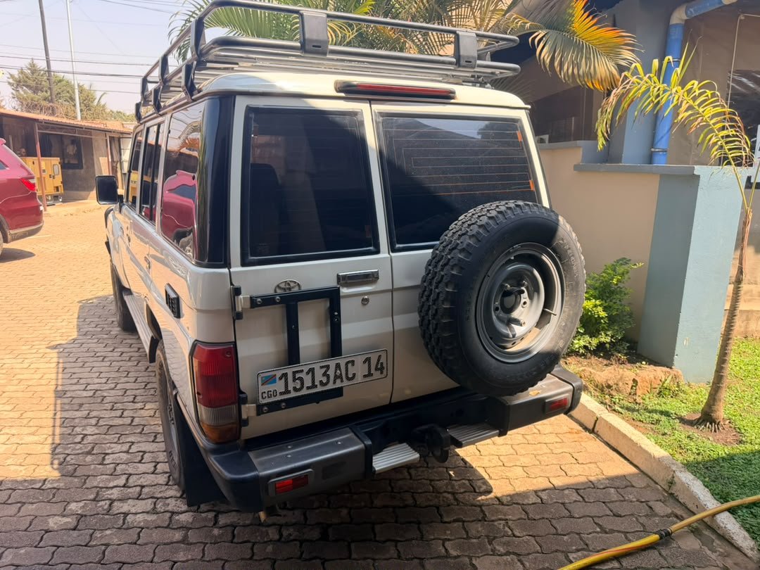 Toyota Land Cruiser LX BLANCHE 2018 - Excellent état - Image 2