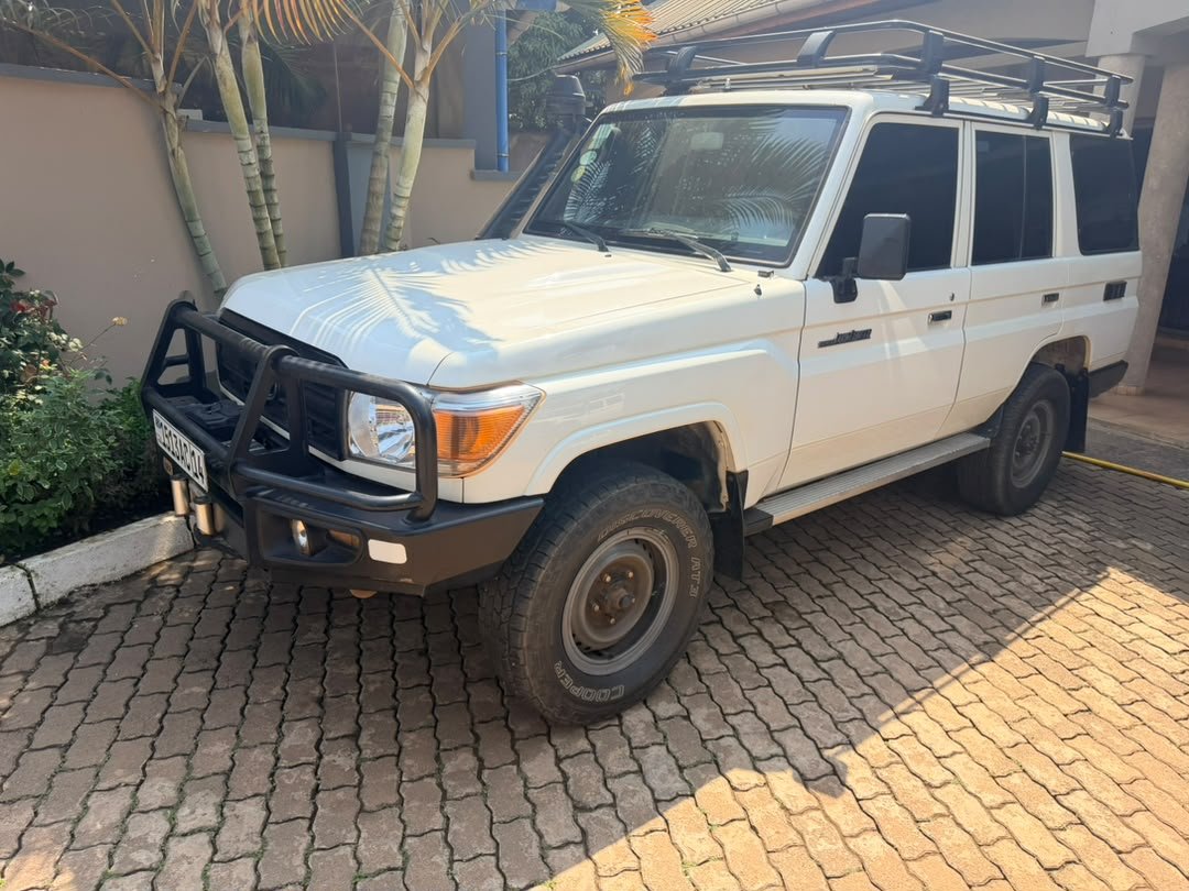 Toyota Land Cruiser LX BLANCHE 2018 - Excellent état - Image 3