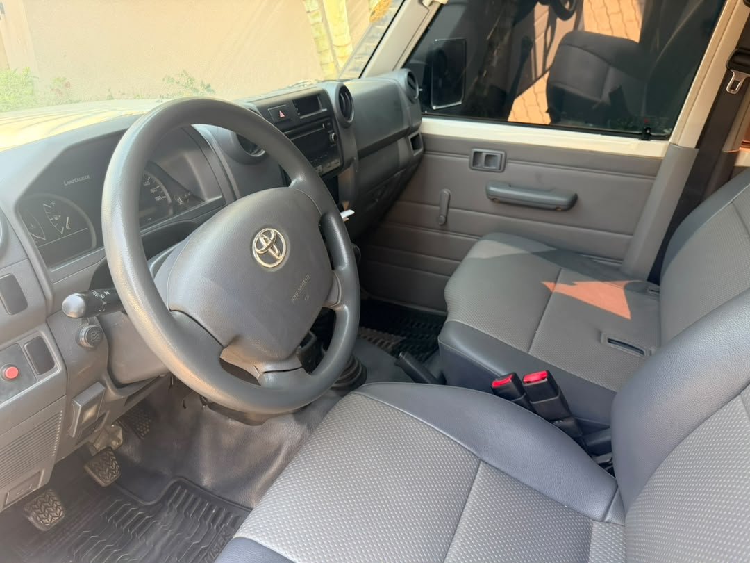 Toyota Land Cruiser LX BLANCHE 2018 - Excellent état - Image 4