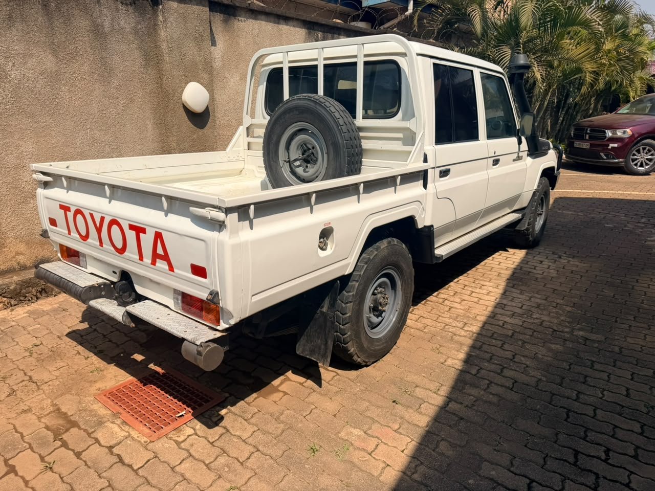 Toyota Land Cruiser 2019 - Excellent état - Image 2