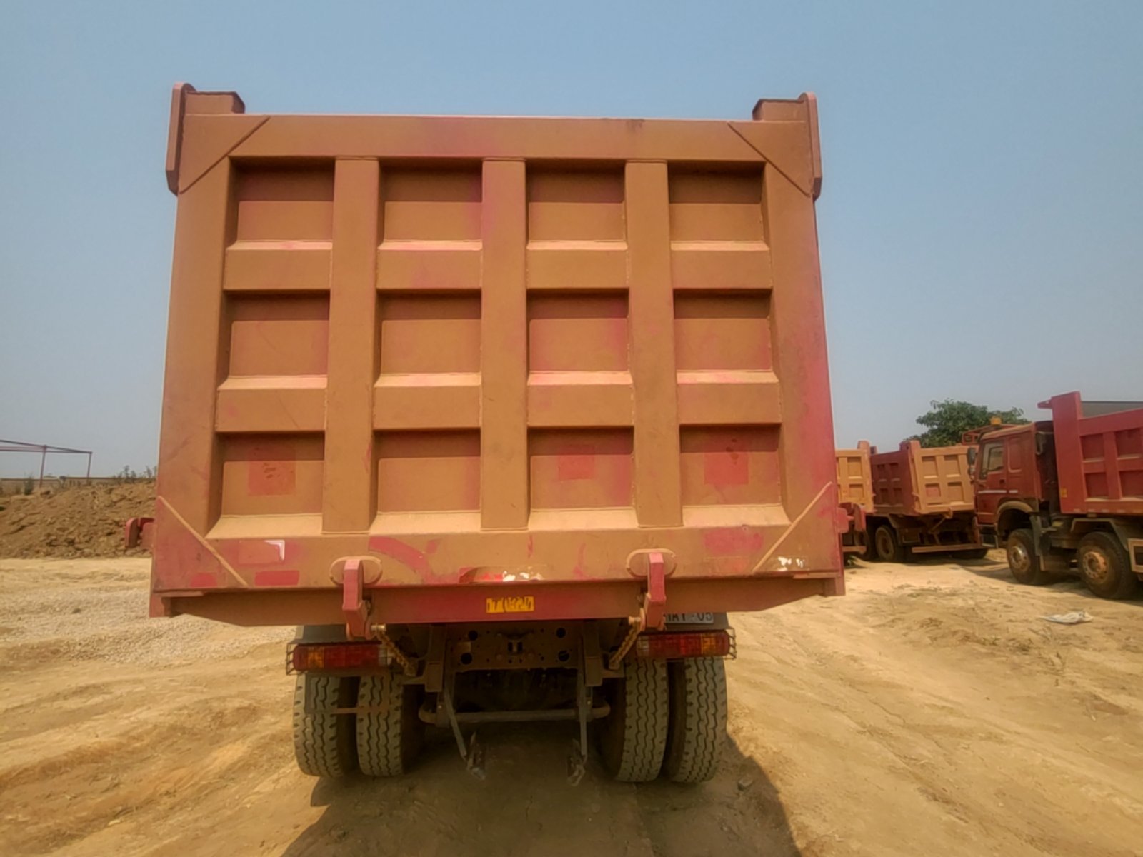 SINOTRUCK HOWO N°1  2023 - Excellent état - Image 2