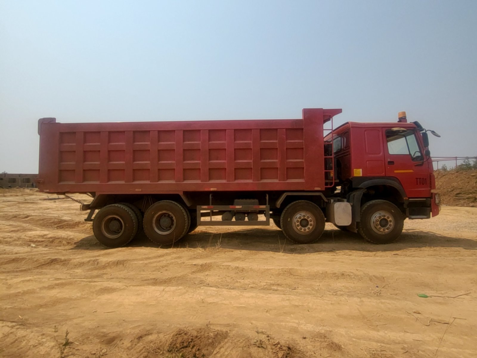 SINOTRUCK HOWO N°1  2023 - Excellent état - Image 3