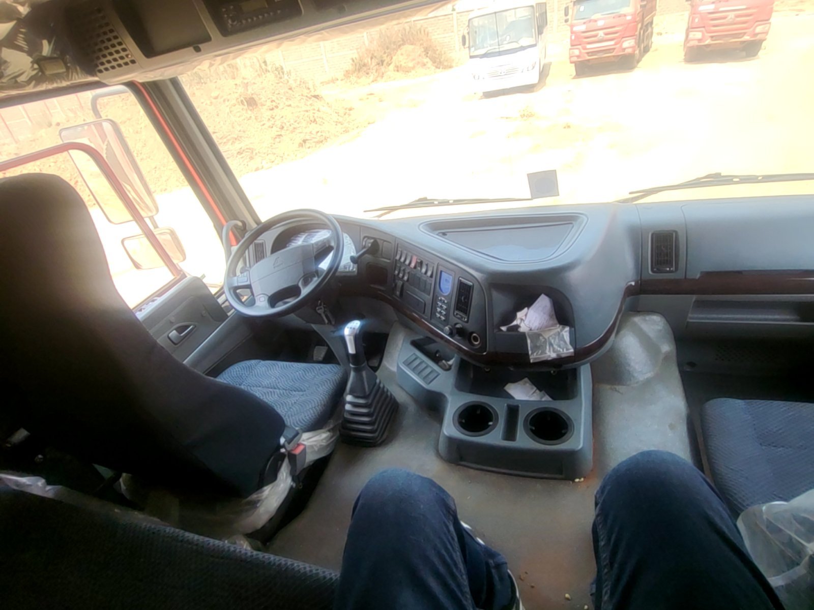 SINOTRUCK HOWO N°1  2023 - Excellent état - Image 6