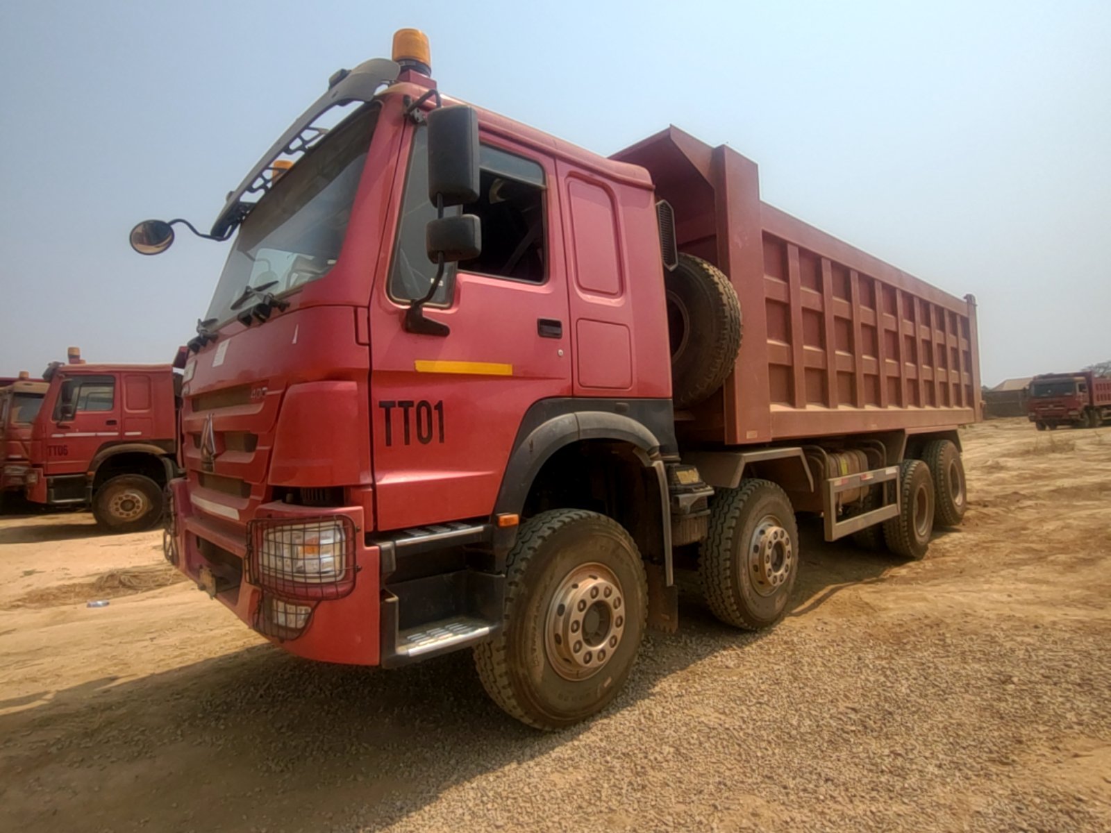 SINOTRUCK HOWO N°1  2023 - Excellent état - Image 7