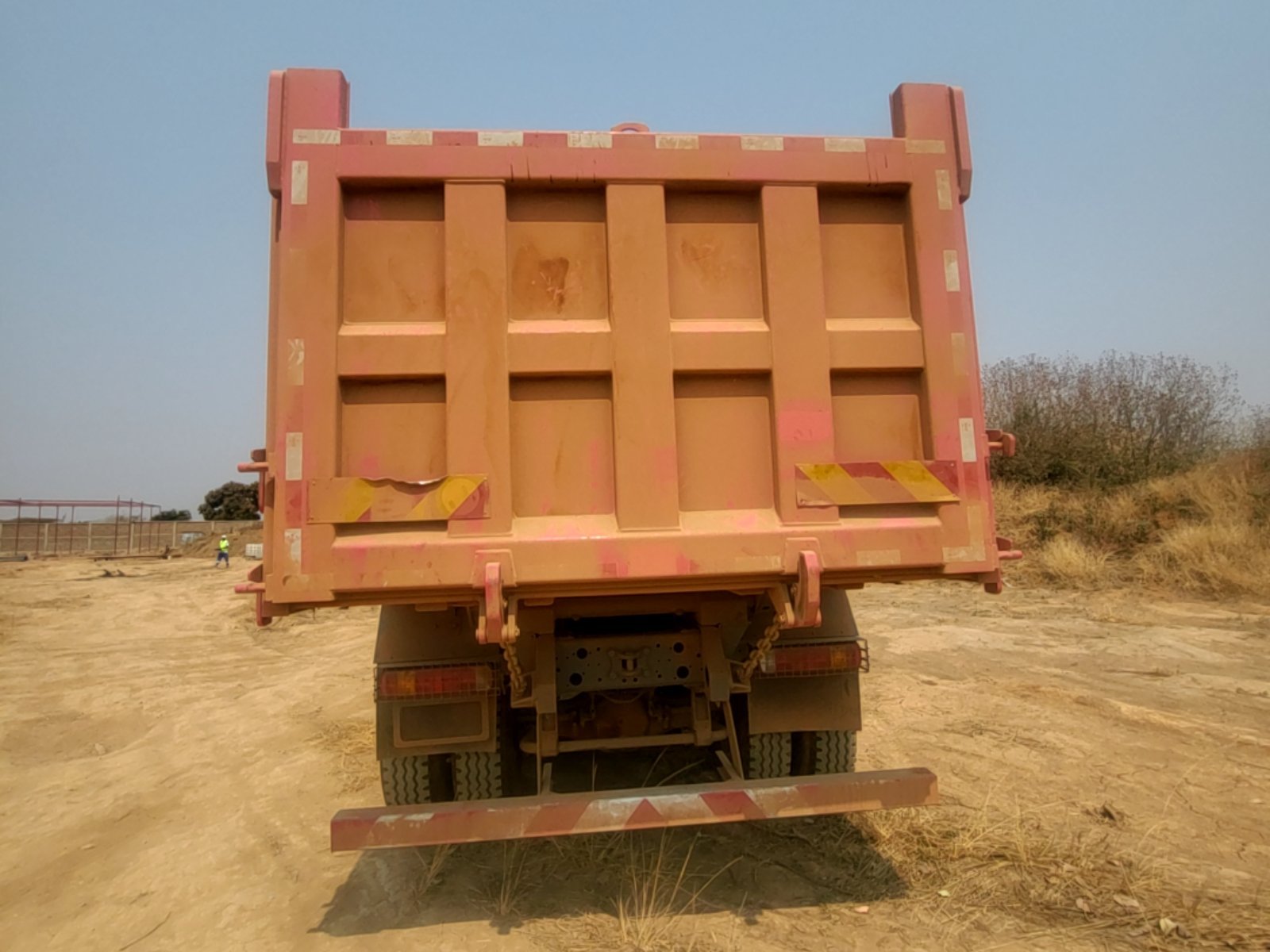 SINO TRUCK HOWO 400 2025 - Excellent état - Image 2