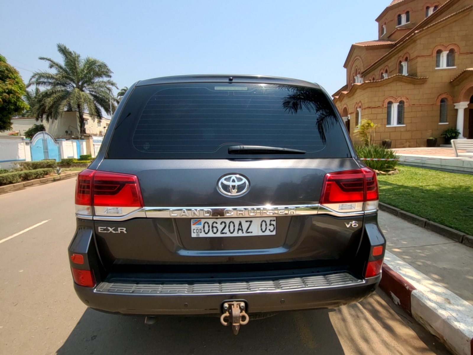 Toyota Land Cruiser EXR grise 2018 - Excellent état - Image 2