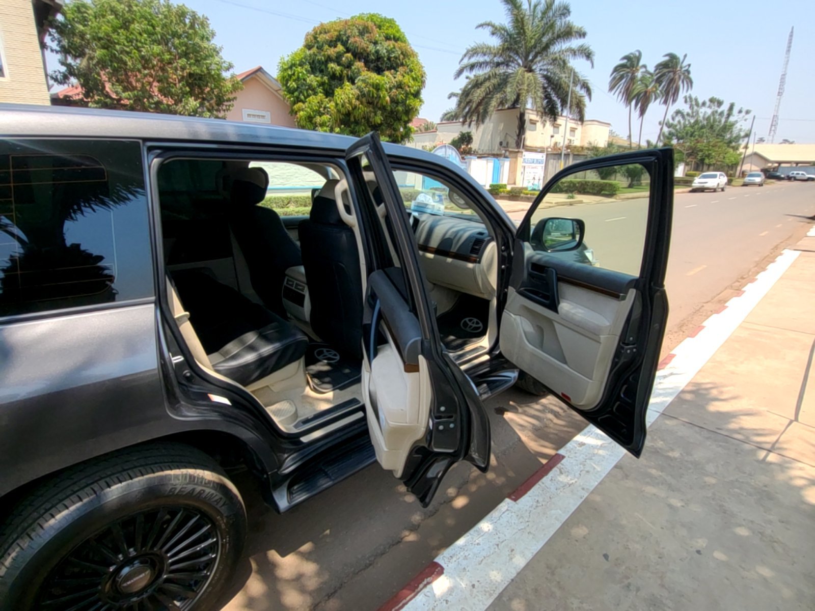 Toyota Land Cruiser EXR grise 2018 - Excellent état - Image 9