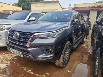 TOYOTA FORTUNER. 4X4. EXCLELLENT ETAT