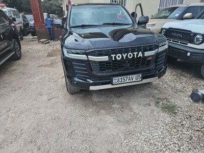 Toyota Land Cruiser V8 2023 - Import Japon