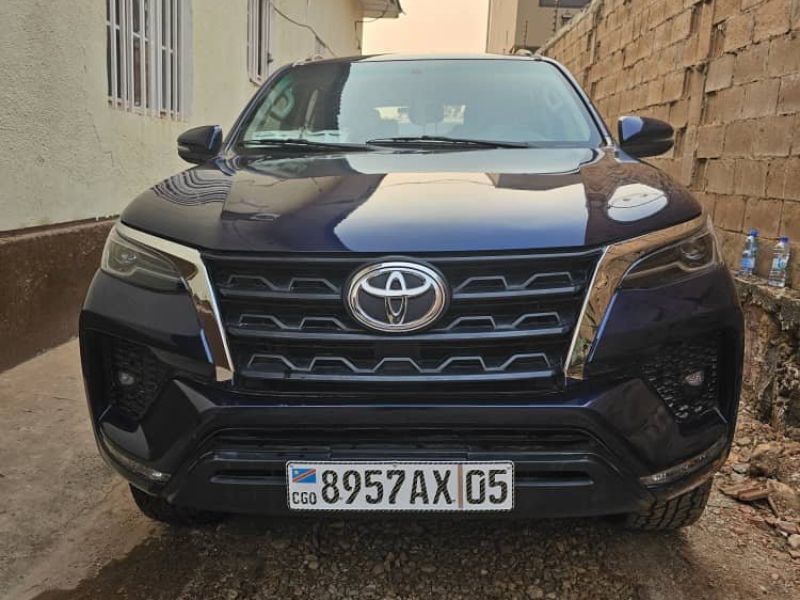 TOYOTA FORTUNER. 4X4. EXCLELLENT ETAT