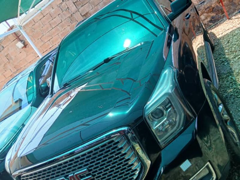 GMC Yukon Denali 2018 - Full Size SUV