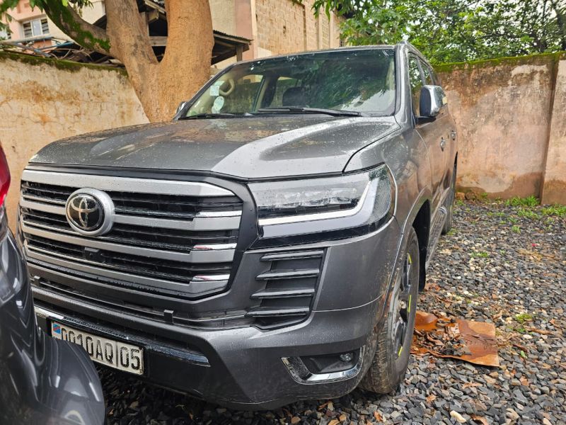 Toyota Land Cruiser VXR AQ V8 2023 - Import Japon